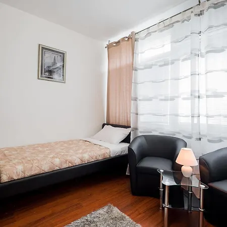 Downtown Bane Aparthotel